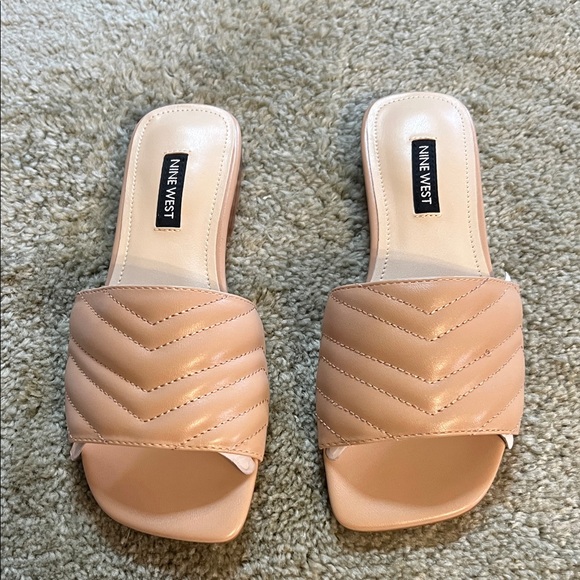 Women’s size 5 medium light pink quilted slide sandal Nine West brand - Picture 1 of 3